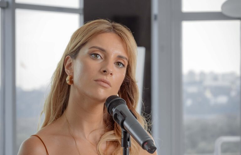 KARYN вразила фанатів відвертістю в новій пісні «В Києві»