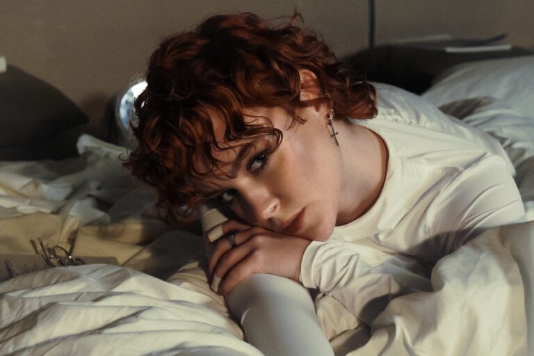 На що готова піти OLENA USENKO заради своєї музи? Уся правда в пісні.